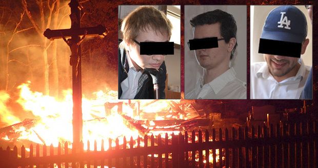 Soud s třemi chlapci (18  a19), kteří jsou obžalovaní ze zapálení historickéh kostelíku v Gutech, se odehrává za zavřenými dveřmi.