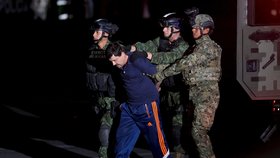 V Mexiku zatýkali narkobarona Joaquína "Prcka" Guzmána hned několikrát. Při pronásledování bylo 5 lidí zastřeleno.