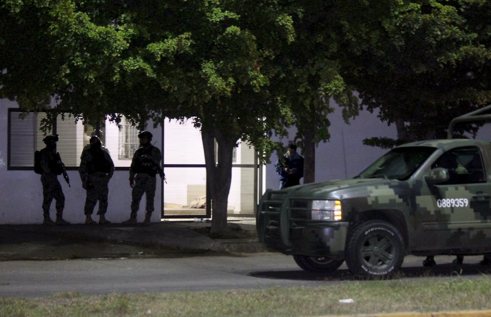 V Mexiku opět zatkli narkobarona Joaquína &#34;Prcka&#34; Guzmána. při zatýkání bylo 5 lidí zastřeleno.