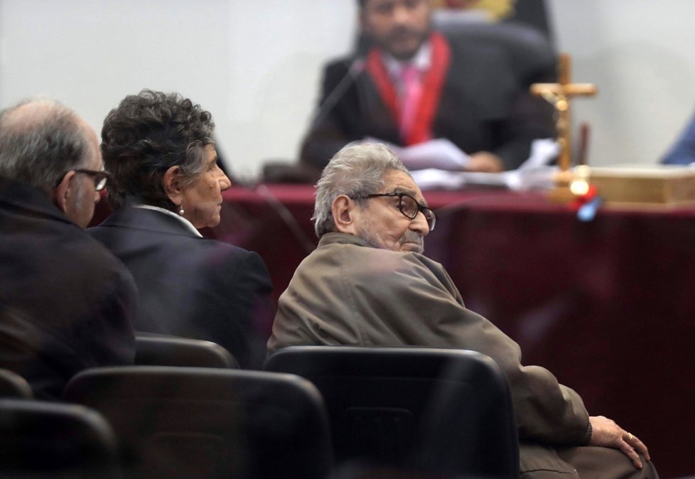 Usvědčený terorista Abimael Guzmán zemřel ve věku 86 let