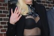 Gwen Stefani má také umělá prsa.