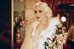 Gwen Stefani (39) - Zpěvačka Gwen Stefani si cizí image půjčuje často. V roce 2004 si například zahrála ve filmu Letec jinou slavnou hollywoodskou krásku Jean Harlow, která ovšem v jejím podání vypadala spíše jako božská Marilyn.