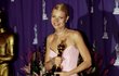 Gwyneth Paltrow v roce 1999 a růžové róbě od Ralpha Laurena