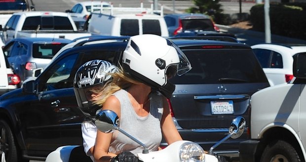 Gwyneth Paltrow vyrazila na projížďku se svou dcerou Apple