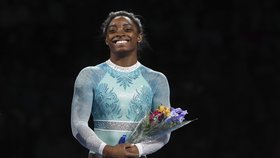 Simone Bilesová tyrkysovým trikotem podpořila oběti sexuálního zneužívání.