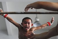 Čínští gymnasté: Vydrž a nebreč
