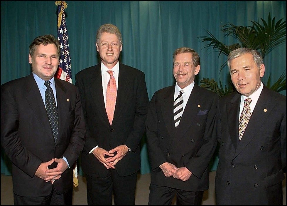 S prezidenty. Zleva: Bývalý polský prezident Aleksander Kwasniewski, bývalý americký prezident Bill Clinton, bývalý český prezident Václav Havel a Gyula Horn