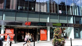 H&M v Evropě houfně zavírá obchody, v Číně už ale většina poboček opět funguje