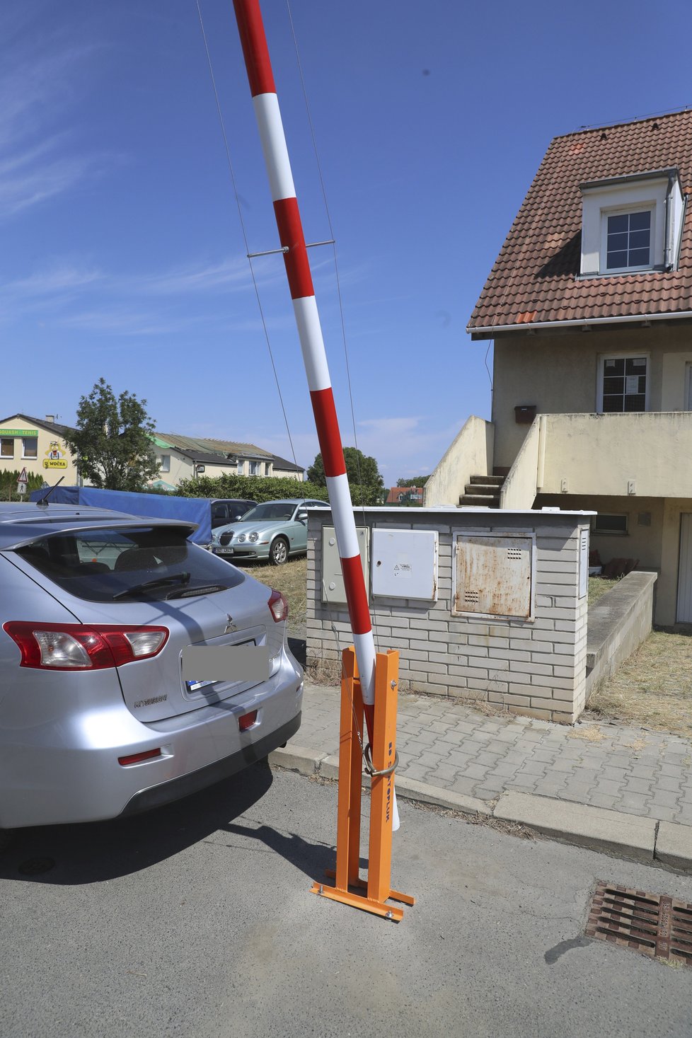 Klienti H-Systemu z bytového družstva Svatopluk postavili v Horoměřicích závoru