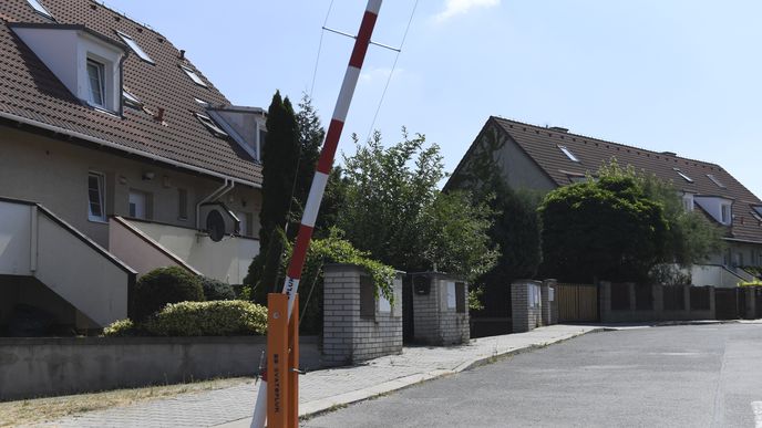Klienti H-Systemu z bytového družstva Svatopluk postavili v Horoměřicích závoru Klienti H-Systemu z bytového družstva Svatopluk postavili v Horoměřicích závoru