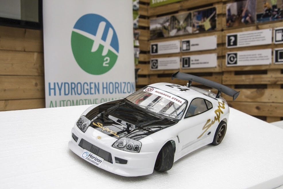 Třetí ročník závodu RC modelů aut s hybridním vodíkovým pohonem Hydrogen Horizon Automotive Challenge (H2AC) v areálu Kampusu Dejvice