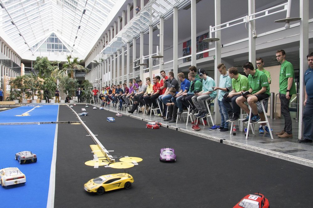 Třetí ročník závodu RC modelů aut s hybridním vodíkovým pohonem Hydrogen Horizon Automotive Challenge (H2AC) v areálu Kampusu Dejvice