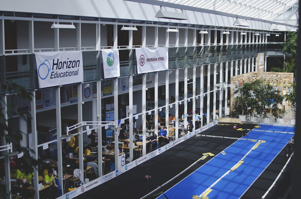 Třetí ročník závodu RC modelů aut s hybridním vodíkovým pohonem Hydrogen Horizon Automotive Challenge (H2AC) v areálu Kampusu Dejvice