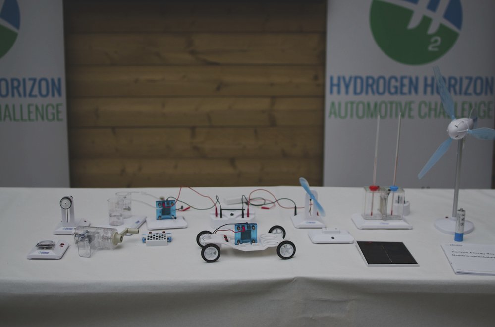 Třetí ročník závodu RC modelů aut s hybridním vodíkovým pohonem Hydrogen Horizon Automotive Challenge (H2AC) v areálu Kampusu Dejvice