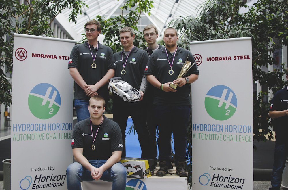 Třetí ročník závodu RC modelů aut s hybridním vodíkovým pohonem Hydrogen Horizon Automotive Challenge (H2AC) v areálu Kampusu Dejvice