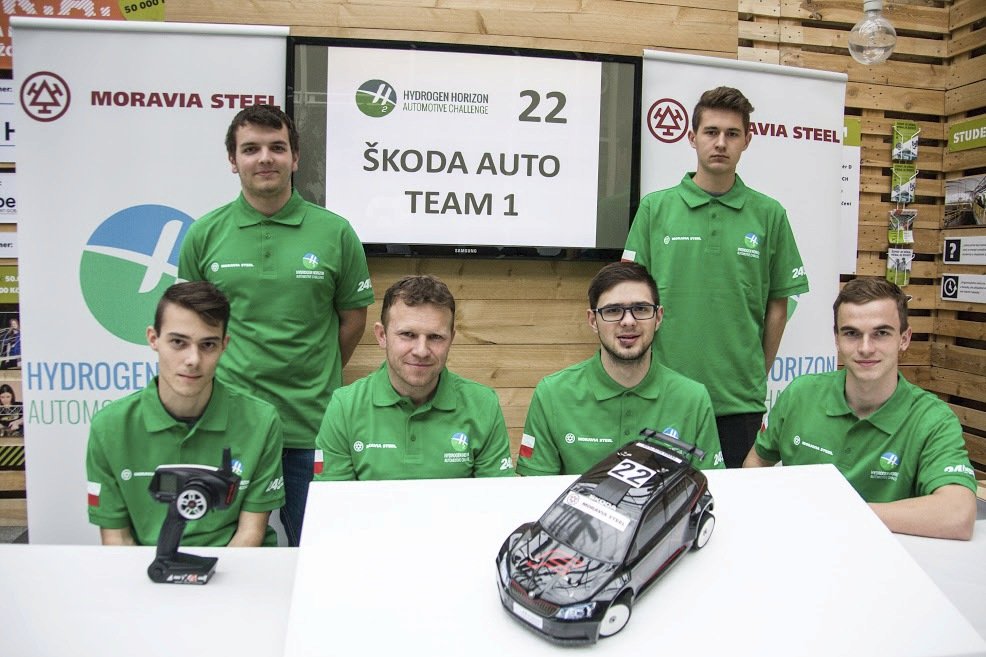 Třetí ročník závodu RC modelů aut s hybridním vodíkovým pohonem Hydrogen Horizon Automotive Challenge (H2AC) v areálu Kampusu Dejvice