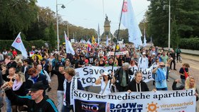 Protesty proti covid pasům v nizozemském Haagu (25.9.2021)