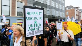 Protesty proti covid pasům v nizozemském Haagu (25.9.2021)