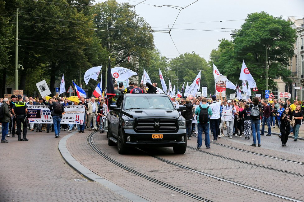 Protesty proti covid pasům v nizozemském Haagu (25. 9. 2021)