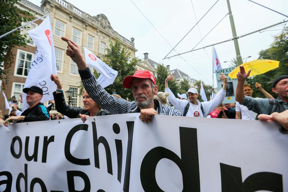 Protesty proti covid pasům v nizozemském Haagu (25.9.2021)