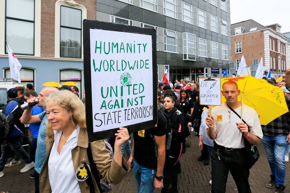 Protesty proti covid pasům v nizozemském Haagu (25.9.2021)