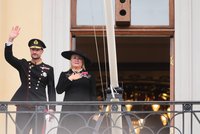 Norové pohřbili Haralda V. Pavel na recepci s králi, nový vladař mával z paláce