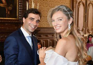 Pravnučka posledního českého krále Eleonora Habsbursko-Lotrinská a závodník Formule 1 Jérôme d&#39;Ambrosio se vzali.