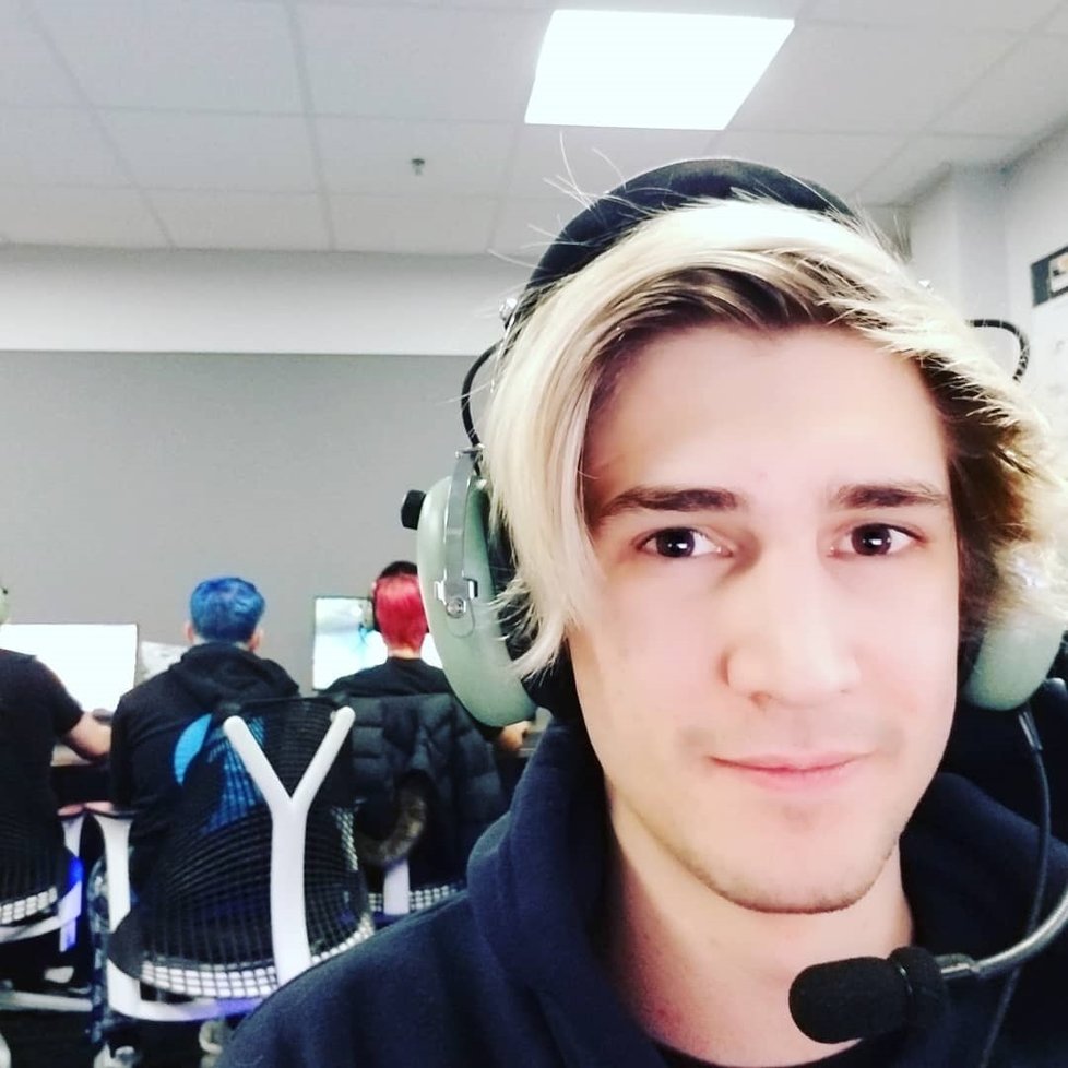 Streamer zvaný xQC také nevydělává hraním her úplně málo.