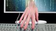 Hacker v pyžamu napadl internet v KLDR