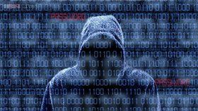 Obrana najímá státní hackery. Mobilní operátoři pro ně nainstalují sledovací skříňky