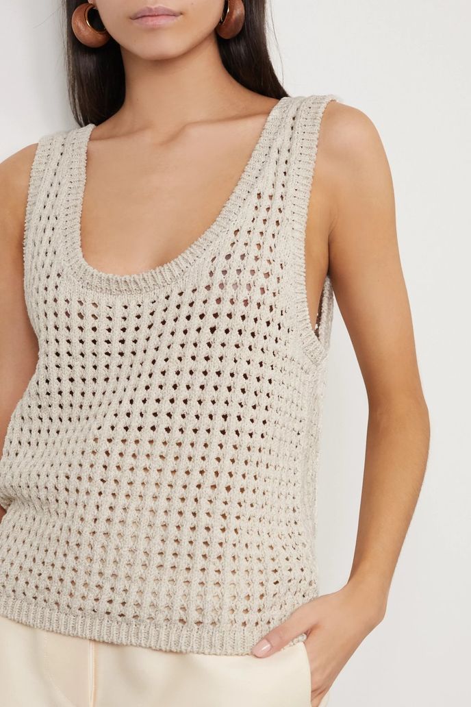 Top, Nanushka, 117 eur, prodává Net-a-Porter.com