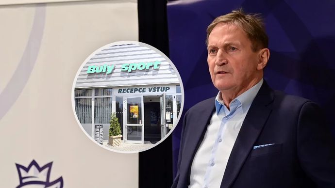Dříve se Hadamczik netvářil na to, že mládežnické reprezentace jezdí na soustředění do teritoria jeho předchůdce Krále. Teď pro změnu jezdí do Kravař k současnému šéfovi českého hokeje...