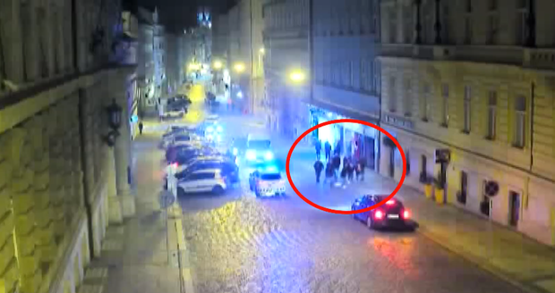 Pohotoví strážníci zabránili rvačce patnáctičlenné skupiny v centru Prahy