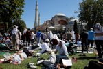 První muslimská modlitba v istanbulském chrámu Hagia Sofia po téměř 90 letech (24.7.2020)