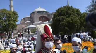 Istanbulská Hagia Sofia se stala mešitou, v pátek odstartovaly první velké modlitby