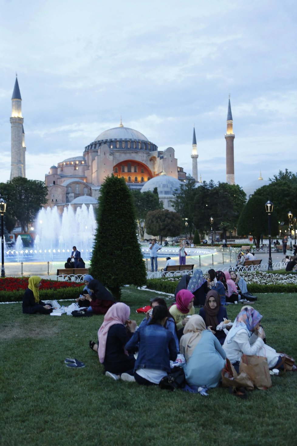 Erdoganova pomsta? Z chrámu Hagia Sophia je mešita.