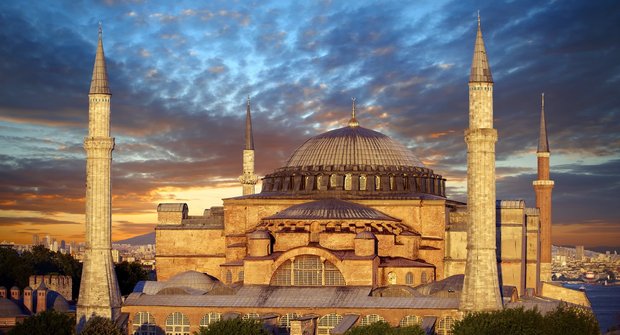 Chrám dvou světů Hagia Sofia v Istanbulu