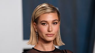 Beauty tipy modelky Hailey Bieber: Přirozené líčení a omlazování pomocí krve!