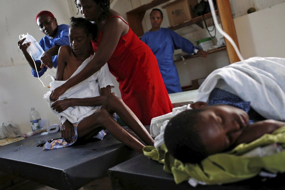 Na zdevastovaném Haiti panují katastrofální hygienické podmínky, ve kterých se rychle šíří cholera.