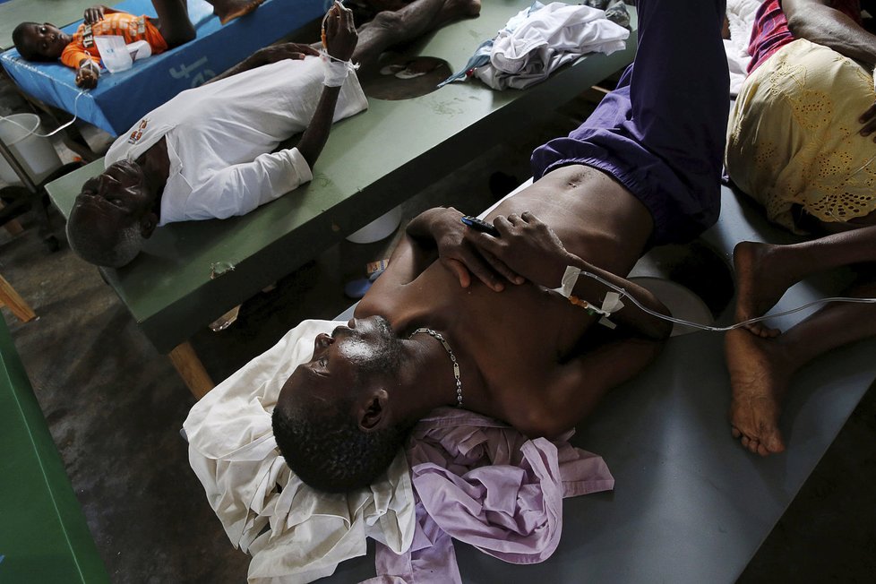 Na zdevastovaném Haiti panují katastrofální hygienické podmínky, ve kterých se rychle šíří cholera.