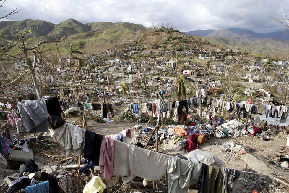 Na zdevastovaném Haiti panují katastrofální hygienické podmínky, ve kterých se rychle šíří cholera.