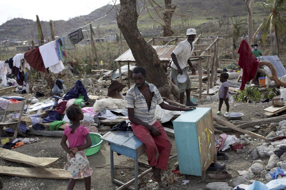 Na zdevastovaném Haiti panují katastrofální hygienické podmínky, ve kterých se rychle šíří cholera.