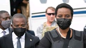 Vdova Martine Moïseová dostala hned po návratu na Haiti neprůstřelnou vestu.