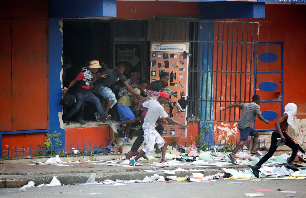 Protivládní protesty na Haiti.