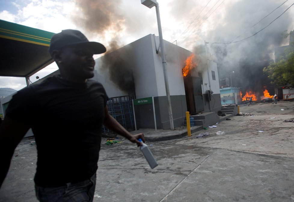 Protivládní protesty na Haiti.