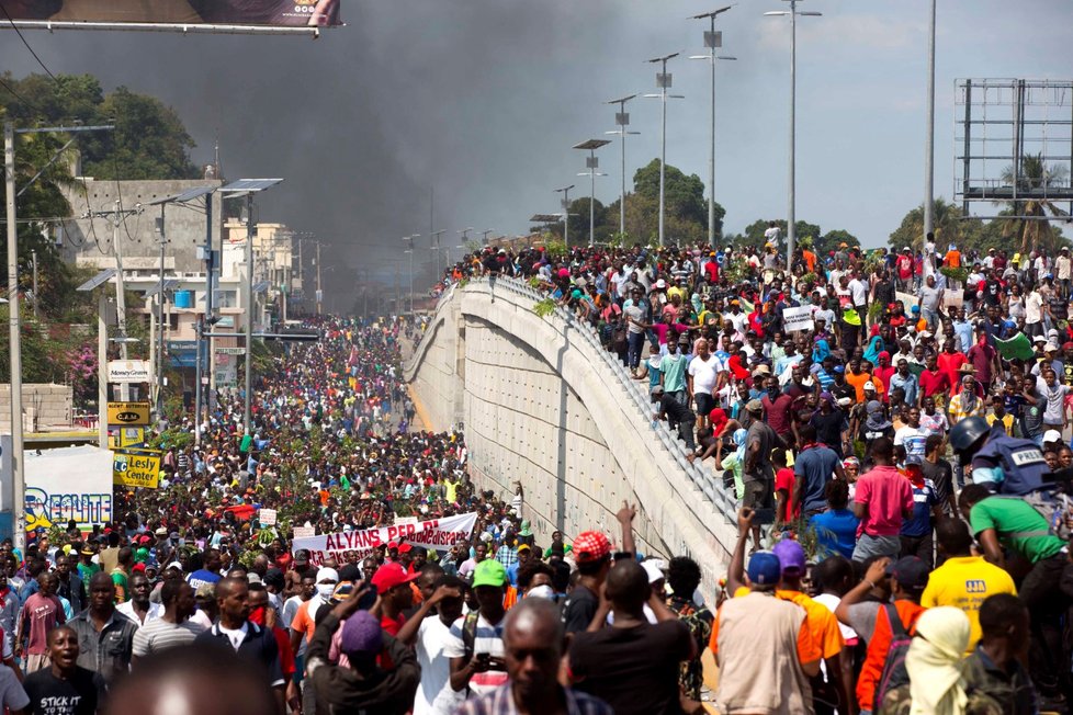 Protivládní protesty na Haiti.
