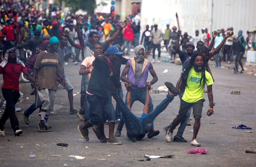 Protivládní protesty na Haiti.