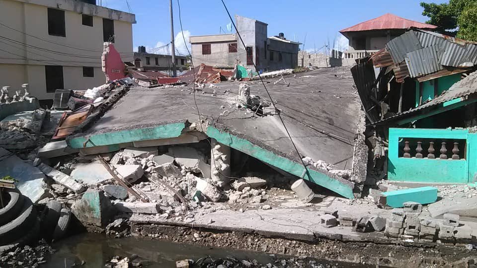 Obrazy zkázy: Haiti zasáhlo silné zemětřesení o síle 7,2 stupňů Richterovy škály