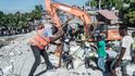 Počet mrtvých po zemětřesení na Haiti narostl na 1297