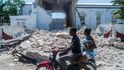 Počet mrtvých po zemětřesení na Haiti narostl na 1297 Počet mrtvých po zemětřesení na Haiti narostl na 1297